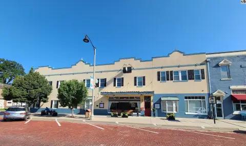 Remodeled Hotel with 18 Rooms