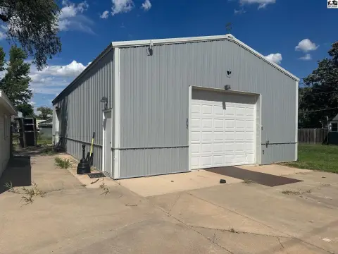 Upgraded Flex Space With Overhead Doors