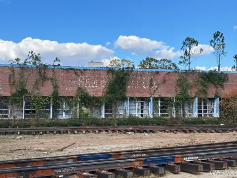 Selma Warehouse with Additional Land