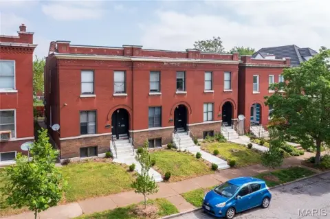 6-Unit Apartment Building