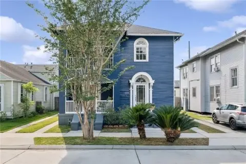 Updated Duplex with Porches