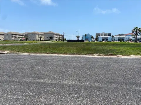Residential Corner Lot Near Beach