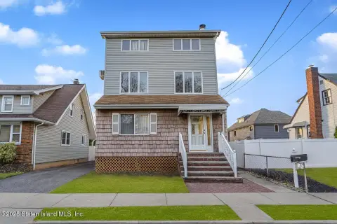 Two-Family Home in Westerleigh