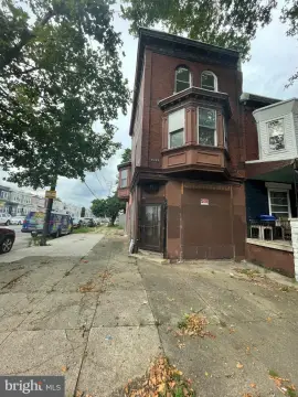 Spacious Triplex Ready for Vision