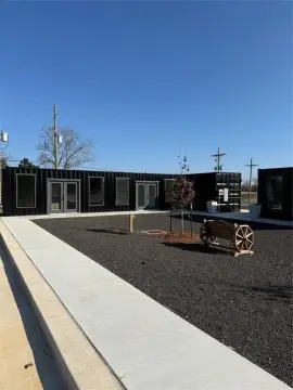 Retail Space in Stonewall Market