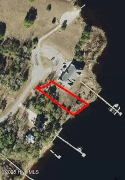 Waterfront Lot in Dowry Creek