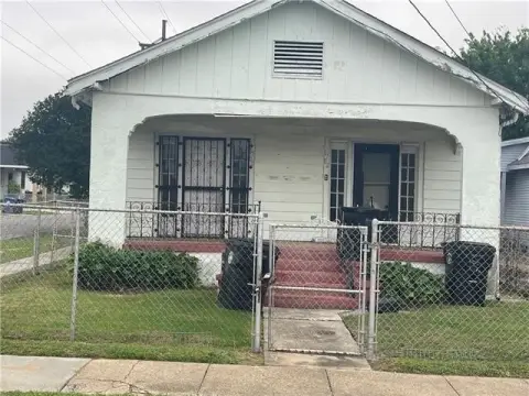 Income-Generating Duplex with Off-Street Parking