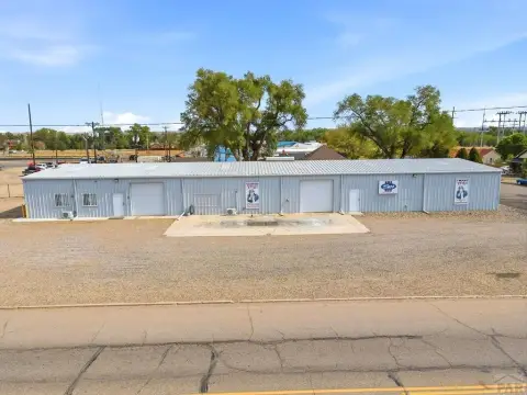 Fowler Commercial Building on Highway