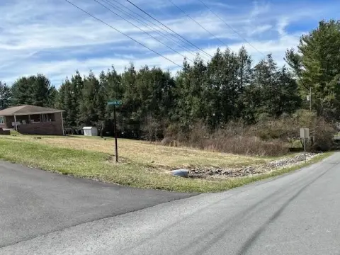 Residential Lot in Cedar Land Farms
