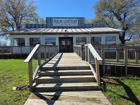 Prime Location Commercial Building