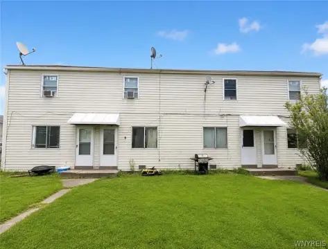 Four-Unit Quadplex with Duplex-Style Layout