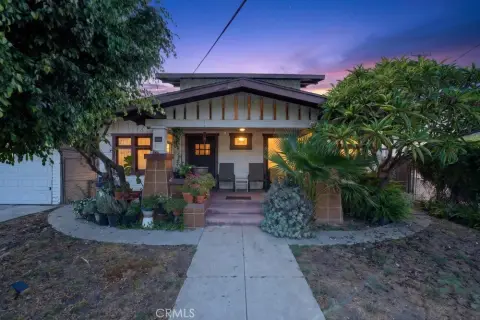 Well-Maintained Duplex with Fenced Yard