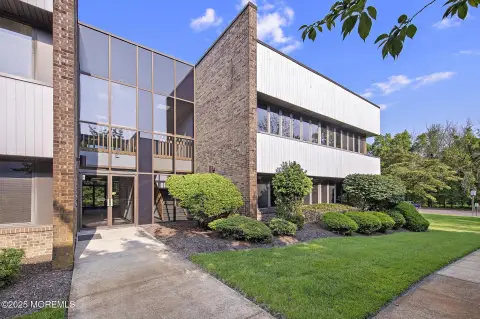 Oakhurst Professional Suite For Sale