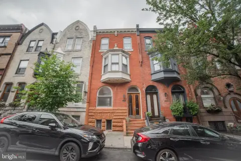Five-Unit Rowhouse Near Schuylkill River