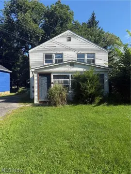 Seven-Bedroom Duplex with Garage