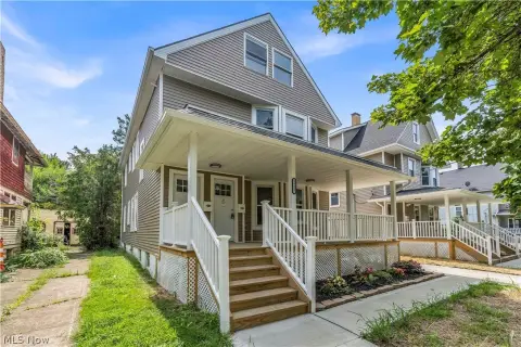 Renovated Duplex with Eight Bedrooms