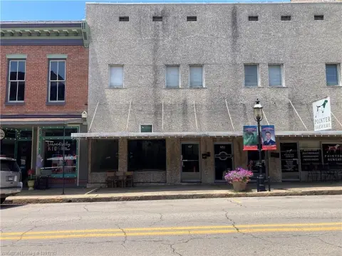 Multi-Tenant Retail Space