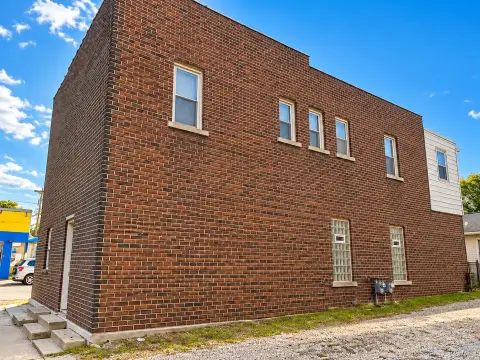 Retail Space with Rear Parking
