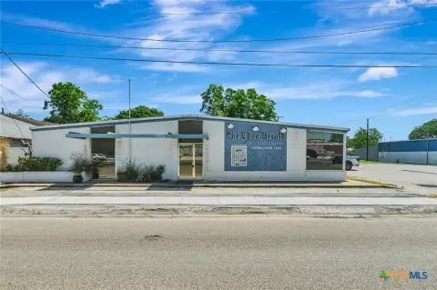 Versatile Retail/Office Storefront