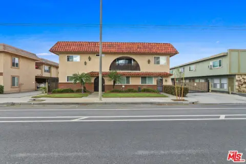 14-Unit Apartment Building