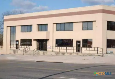 Lampasas Commercial Building on Highway
