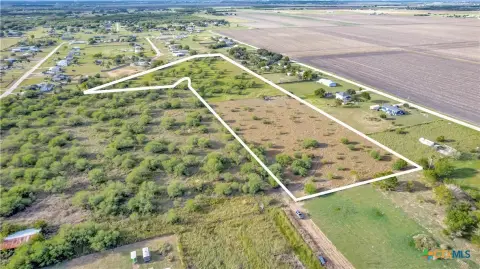 Unrestricted Land Near Victoria, TX