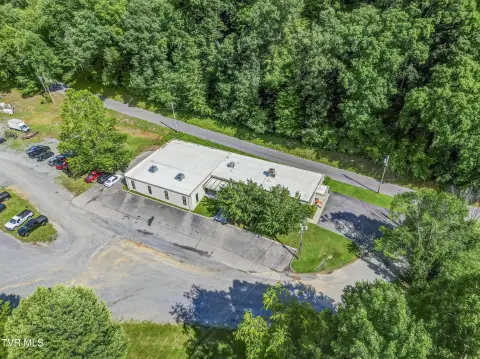 Versatile Commercial Building Near I-81