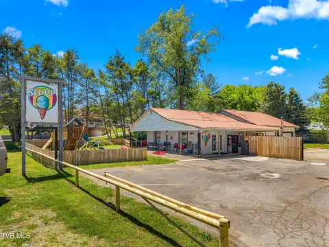 Highway 66 Commercial Investment Opportunity