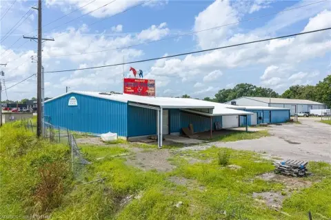 Flex Building with Retail and Warehouse Space