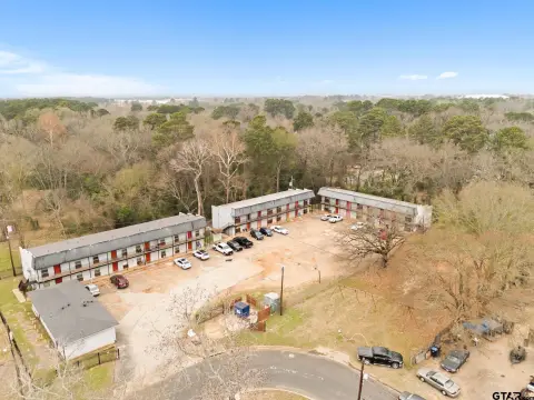 24-Unit Apartment Complex with Laundry