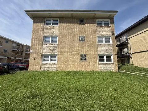 12-Unit Apartment Building