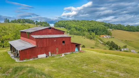 Breathtaking Mountain View Acreage