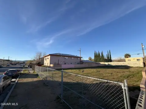 Palmdale Lot: Development Potential