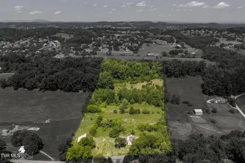 13.64 Acres in Johnson City