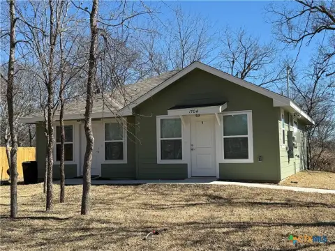 Lampasas Duplex: Investment Opportunity