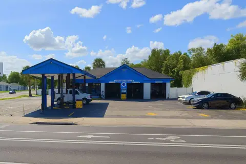 Freestanding Retail at Signalized Intersection