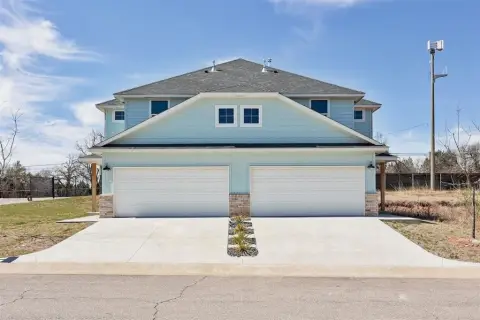 New Duplex in Oakdale District
