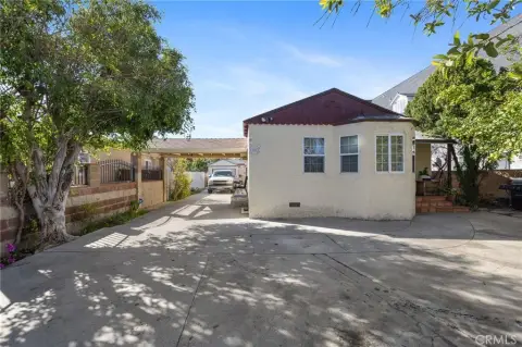 Three-Unit Triplex with Covered Parking