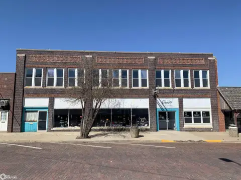 Spacious Mixed-Use Building in Creston
