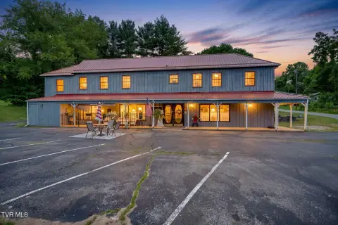 Highway-Oriented Business Property