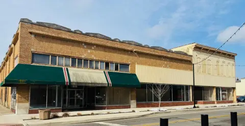 Mixed-Use Building with Apartment