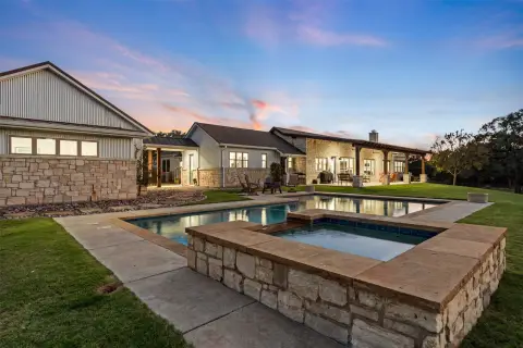 Equestrian Ranch with Guest House