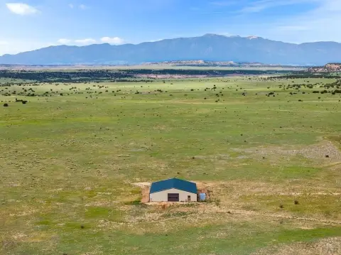 Land with Shop and Views