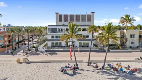 Oceanfront Multifamily Building in Hollywood