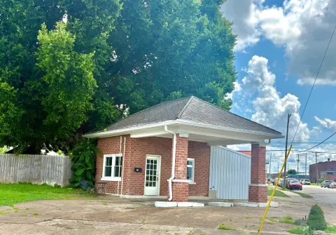 Historic Drive-Through Retail Building