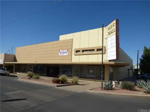 El Centro Commercial Space Available