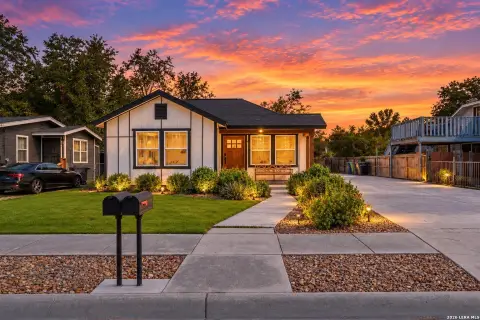 Renovated Duplex with Casita