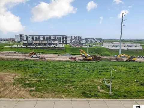 Flat Lot in South Streams