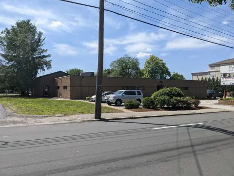 Single-Level Mixed-Use Building