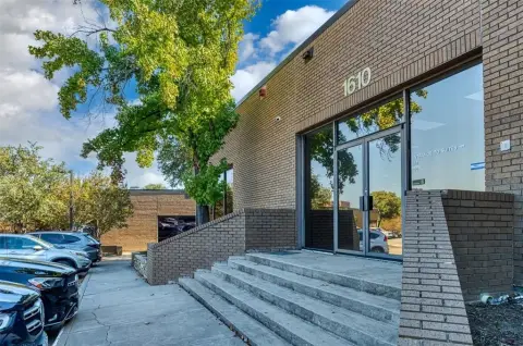 Single-Story Office Building in Irving